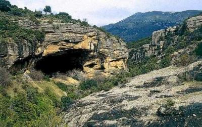 Mañana 3 de mayo: Concentración de repulsa por la destrucción del yacimiento arqueológico de la cueva de Chaves, Huesca.