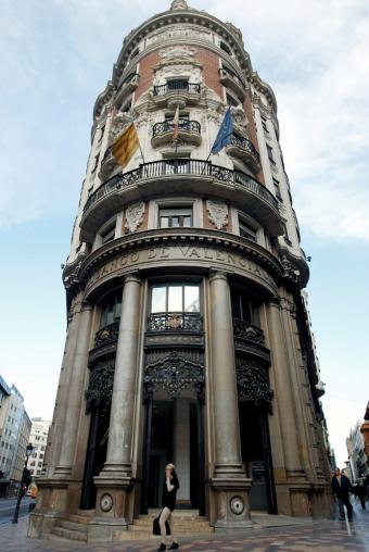 Banco de Valencia: el desaire entre su imagen corporativa y los trapicheos urbanísticos